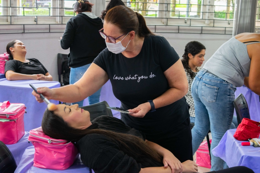 Empreendedoras da Beleza segue com nova etapa de formação para mulheres de Piraquara